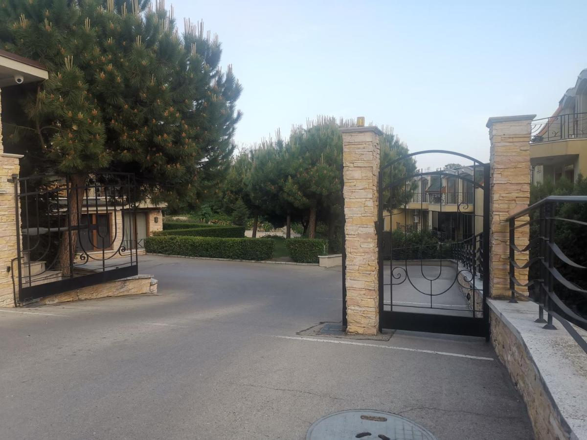 Luxury Apartment Amalfi 300 M From The Beach Varna Bagian luar foto